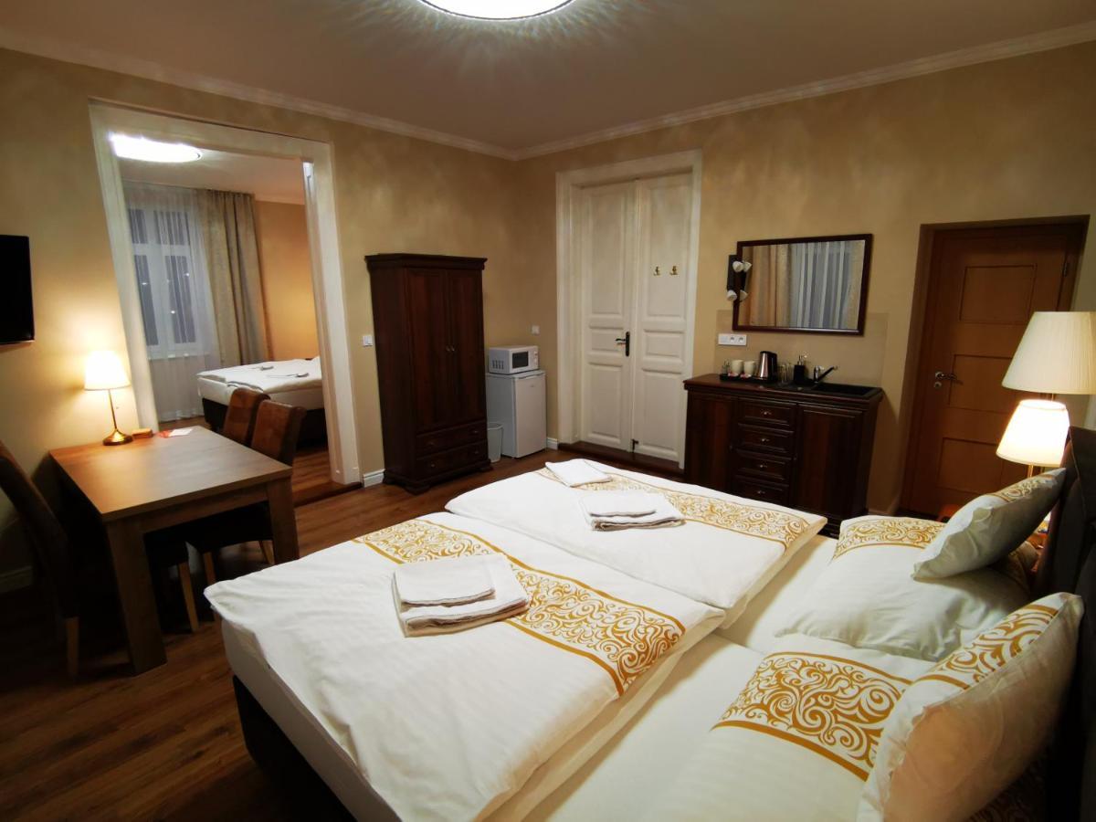 Corner House Apartment *