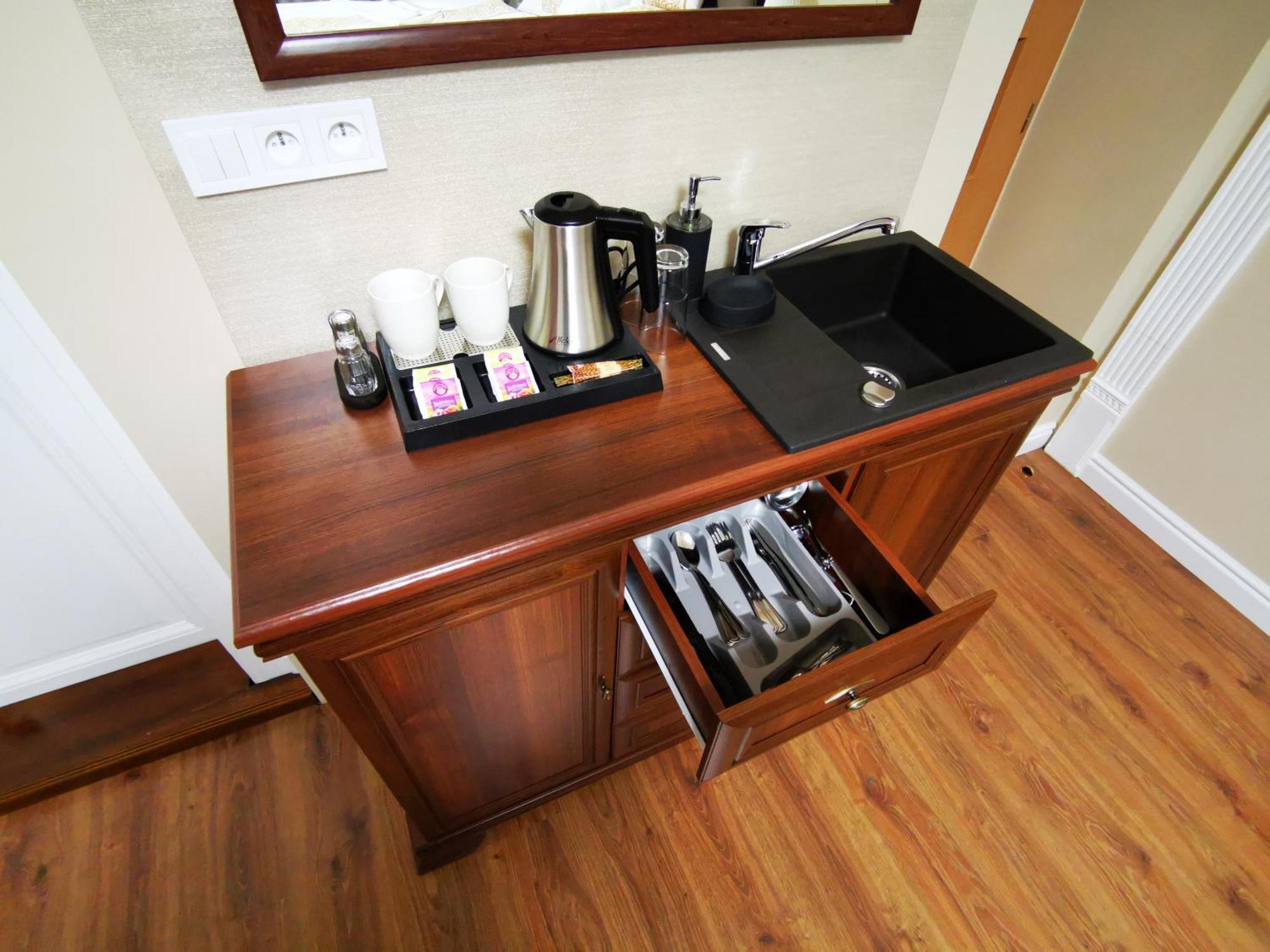 Corner House Apartment *